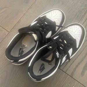 NIKE dunks pandas womens 6, youth 4.5 good condition sneakers collectible